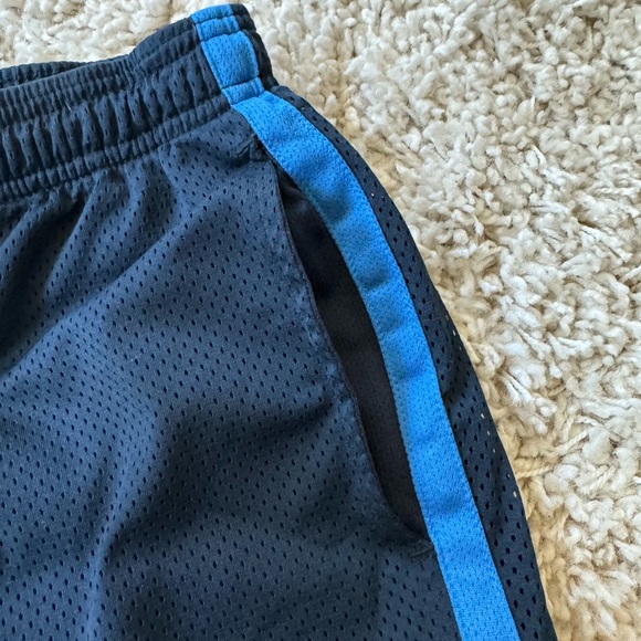 Old Navy Rec Tech performance gear men’s athletic basketball shorts. - Picture 4 of 5